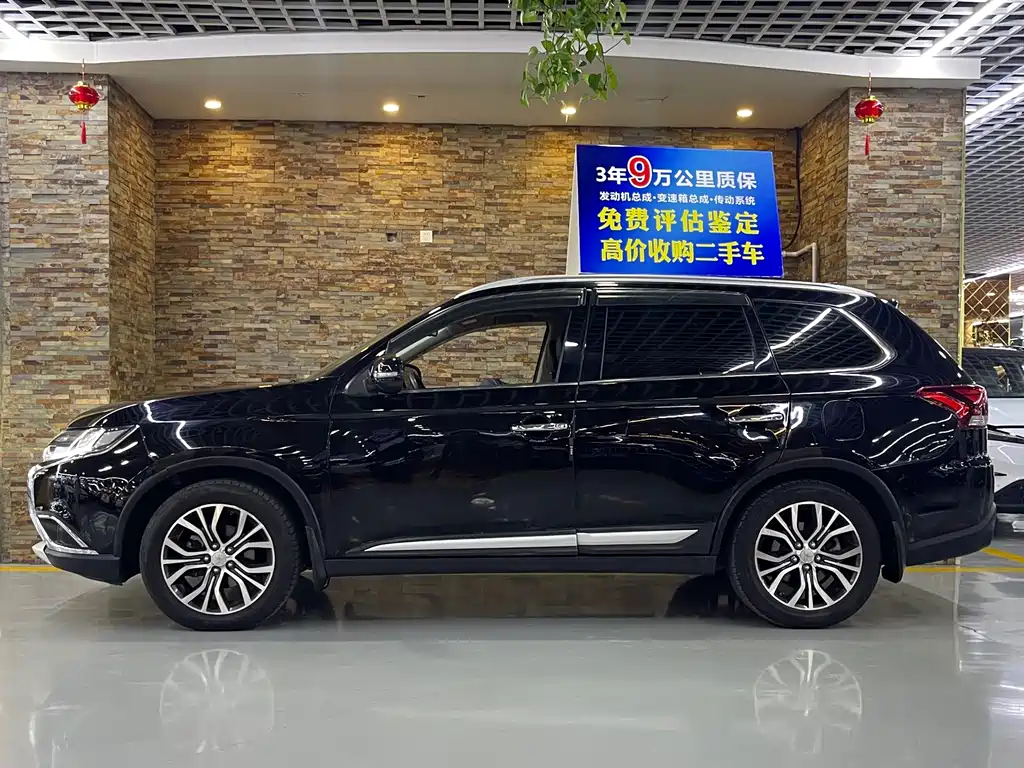 Outlander 2.4 L 4 WD Elite 5-seat