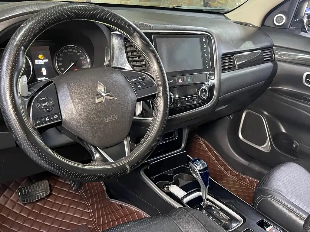 Outlander 2.4 L 4 WD Elite 5-seat