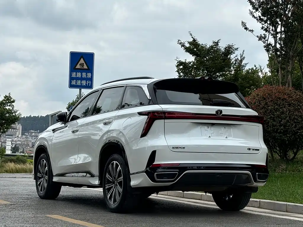 Changan CS75 PLUS 3 rd Gen Champion 1.5 T Smart Drive Power Navigation