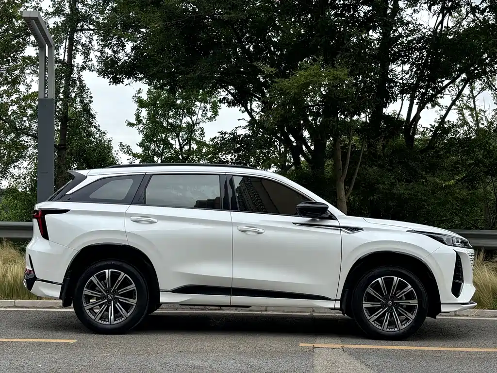 Changan CS75 PLUS 3 rd Gen Champion 1.5 T Smart Drive Power Navigation
