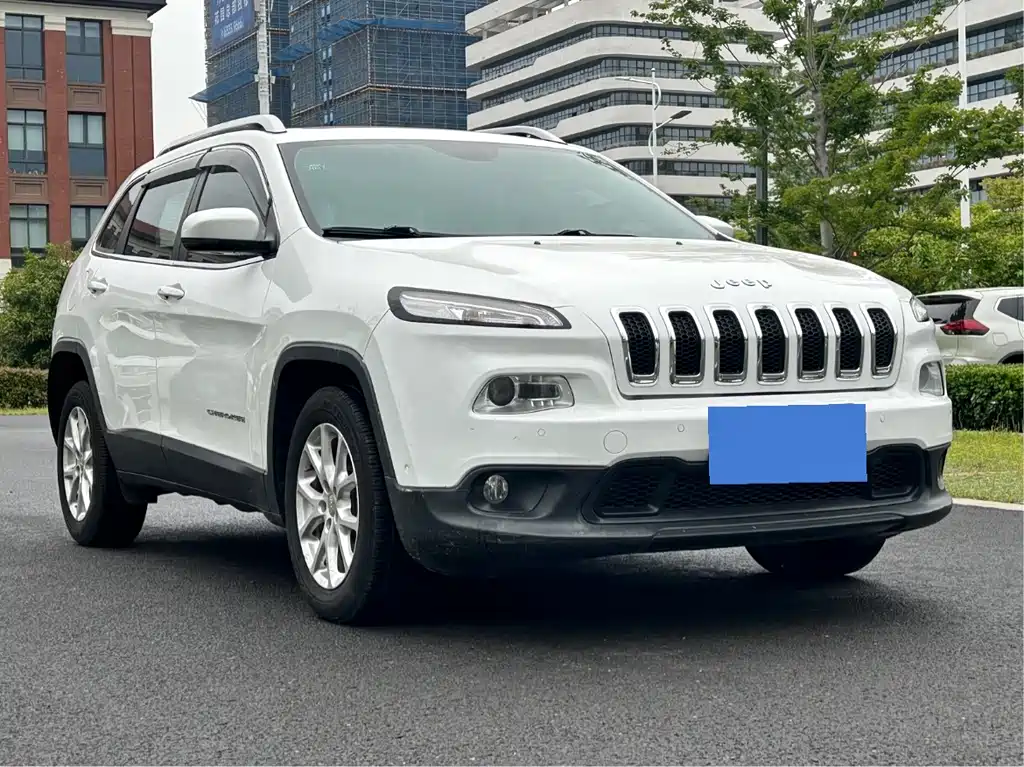 Cherokee 2.0 L Superior