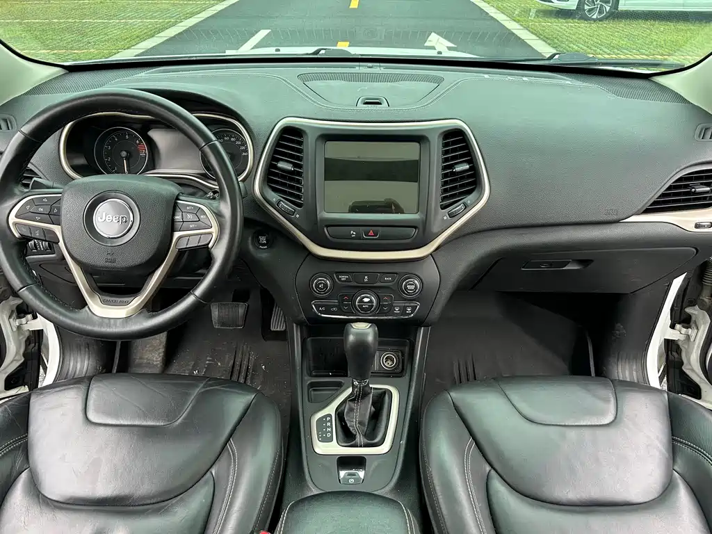 Cherokee 2.0 L Superior
