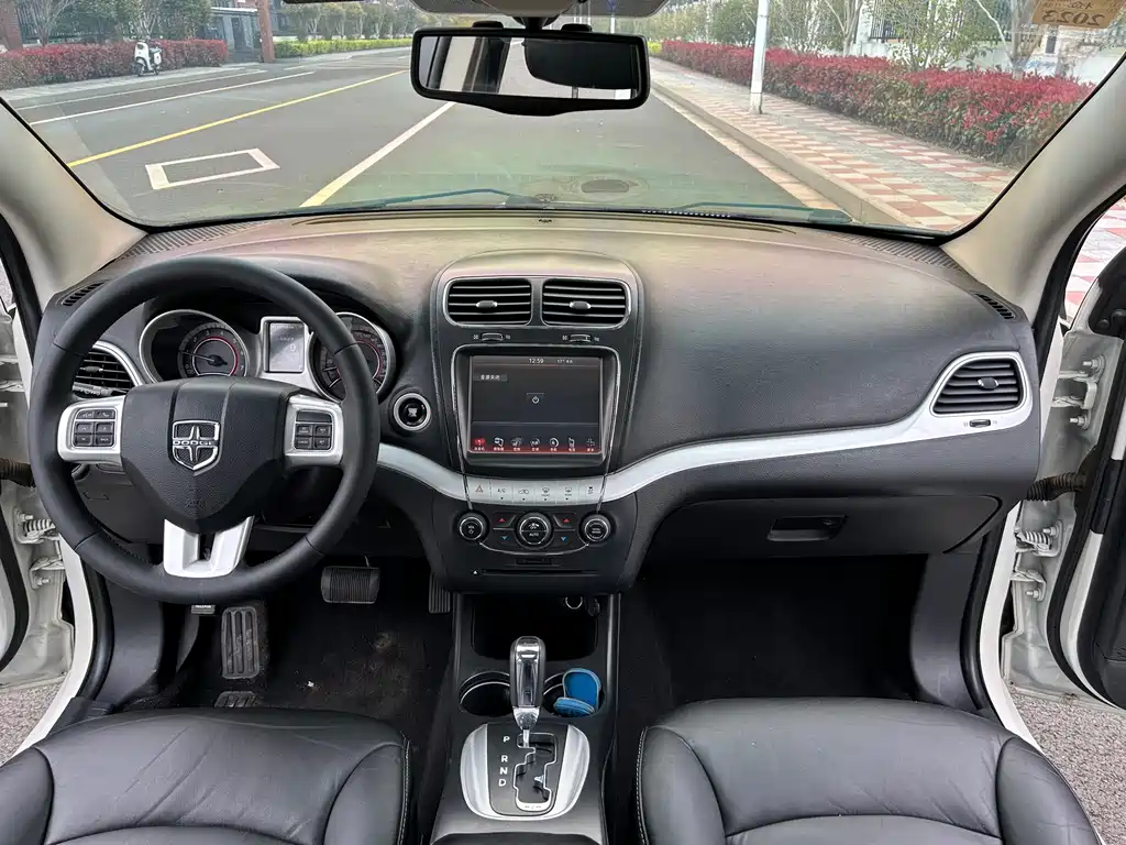 Journey 2.4 L 2 WD Premium Style