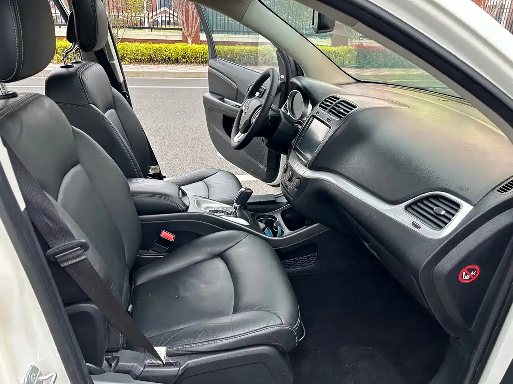 Journey 2.4 L 2 WD Premium Style