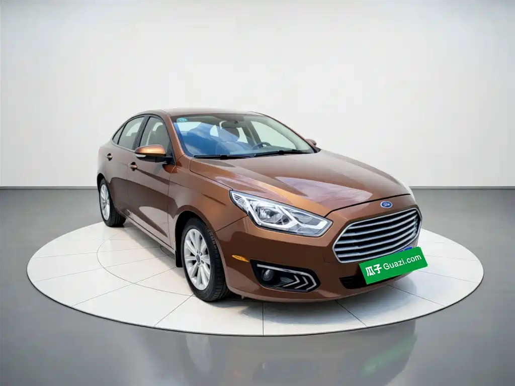 Escort 1.5 L Auto Fashion