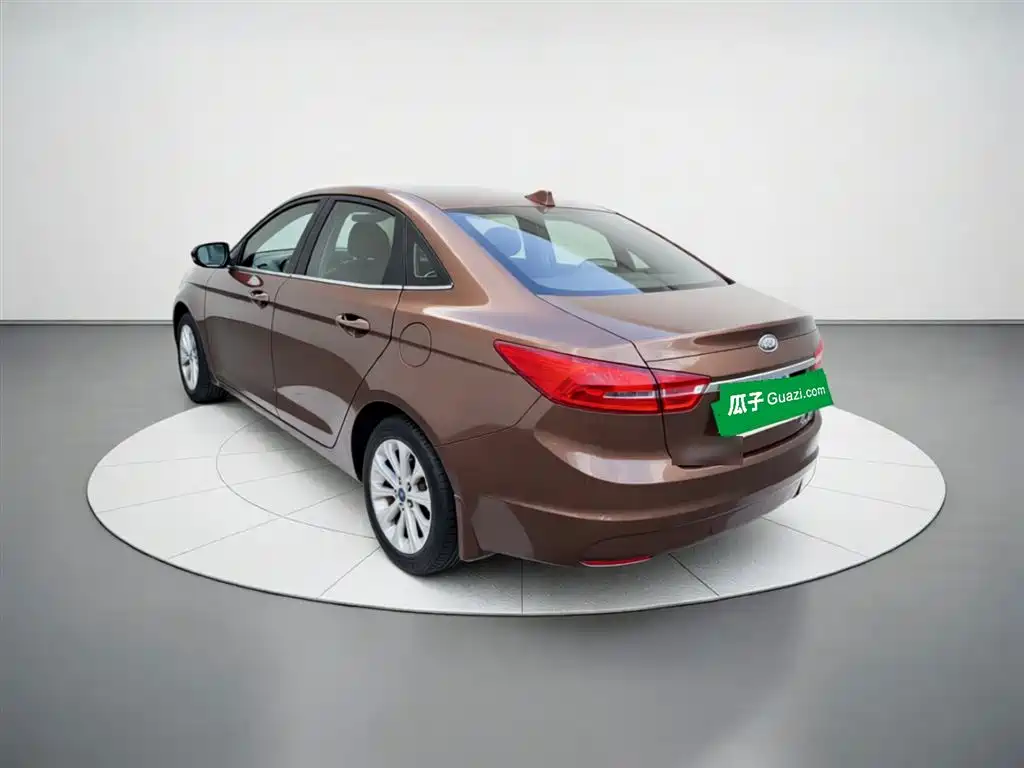 Escort 1.5 L Auto Fashion
