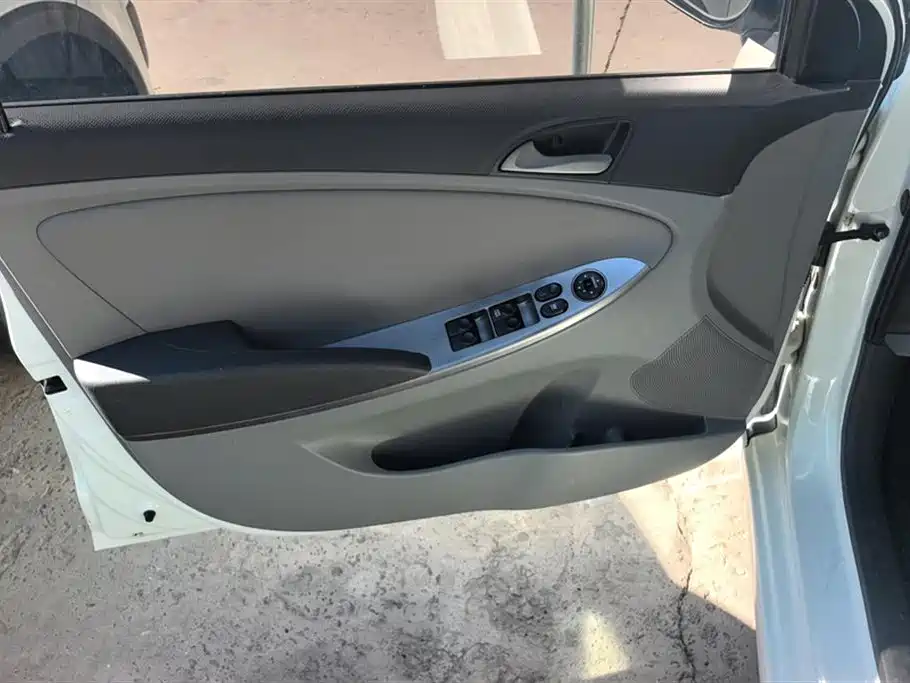 Accent 1.4 L Auto Intelligent GLS