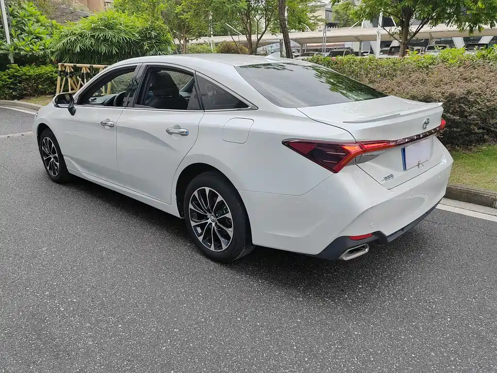 Avalon 2.5 L Luxury