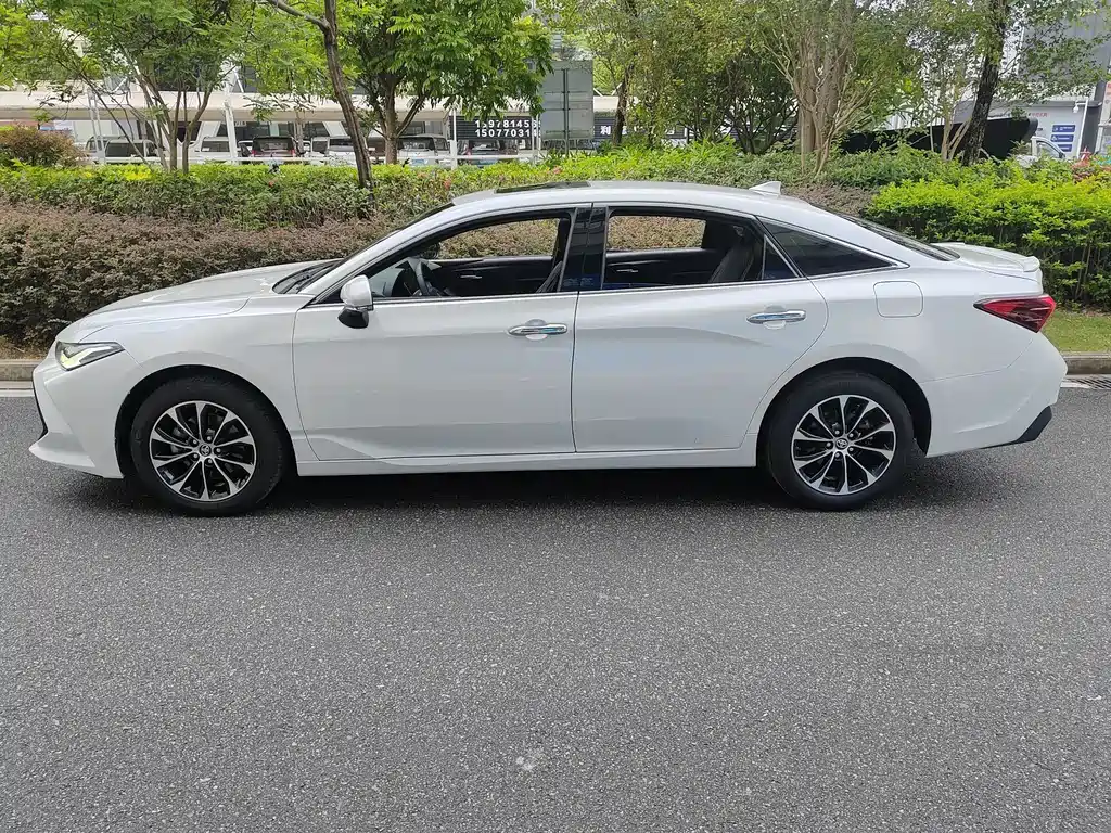Avalon 2.5 L Luxury