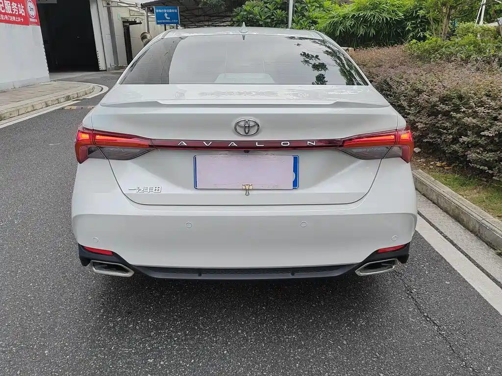 Avalon 2.5 L Luxury