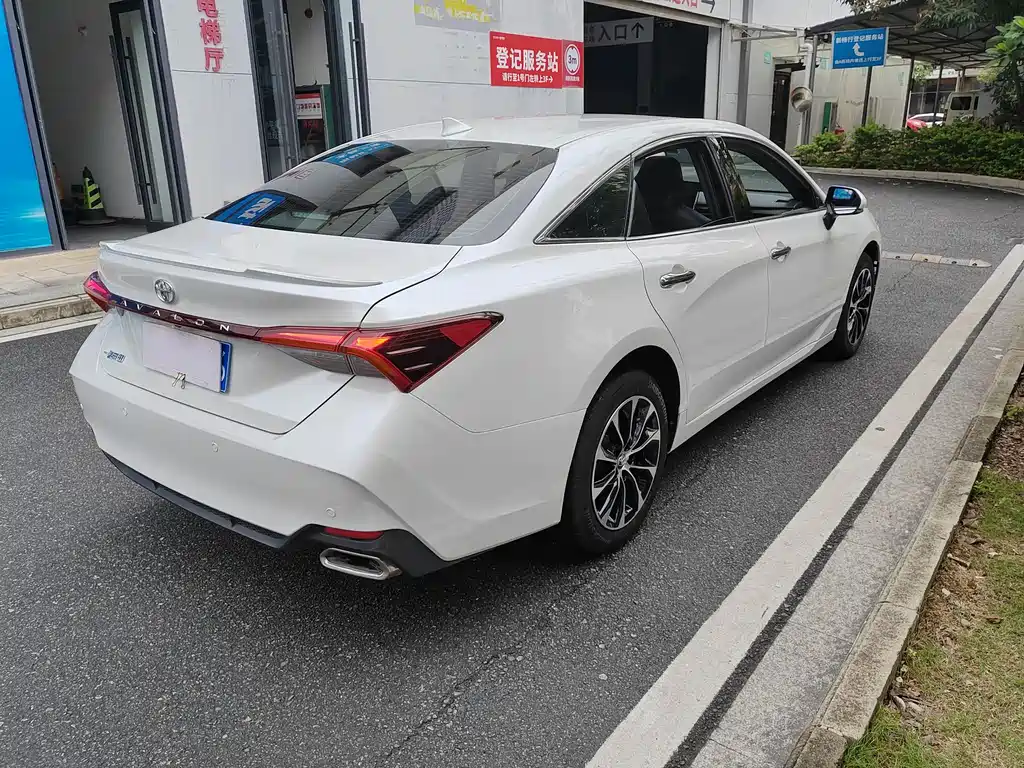 Avalon 2.5 L Luxury