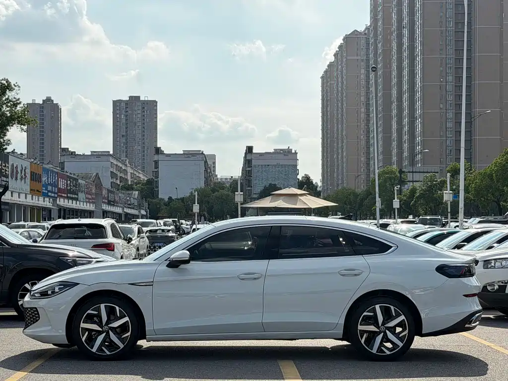 Lamando Lamando L 280 TSI DSG Spicy Cool