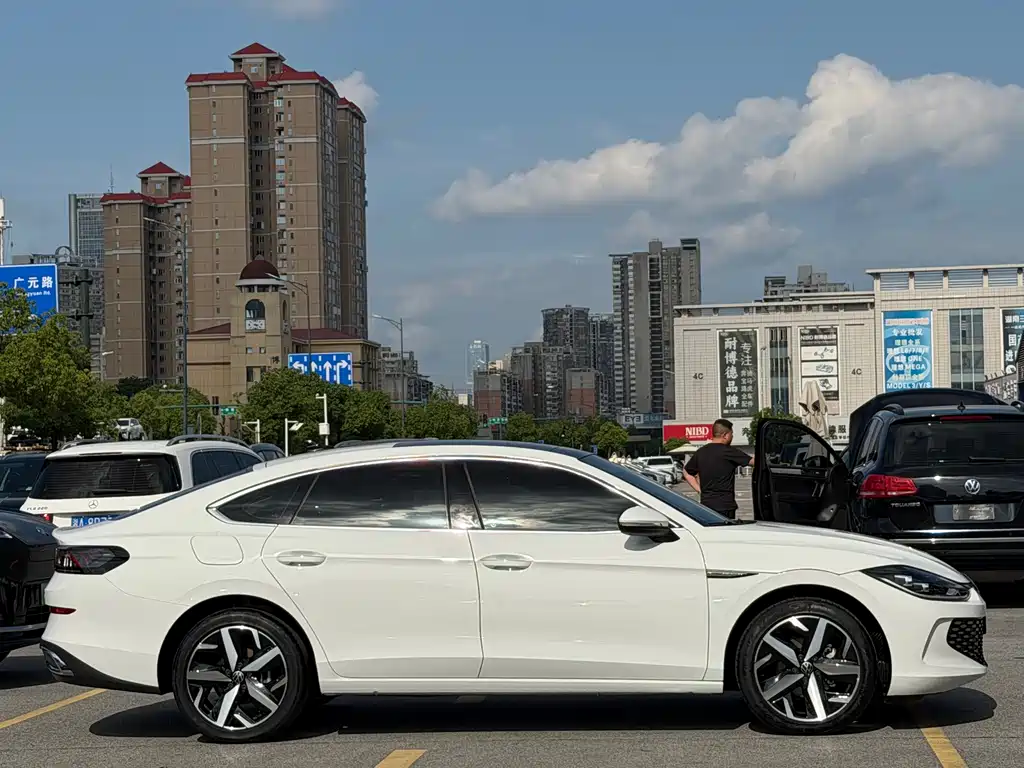 Lamando Lamando L 280 TSI DSG Spicy Cool