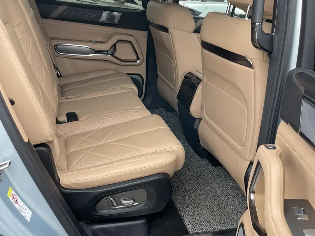 Leopard 8 Brave Flagship 7-seat