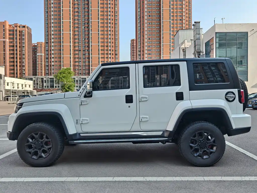BAIC BJ40 2.0 D Auto 4 WD Blade Hero Swordsman