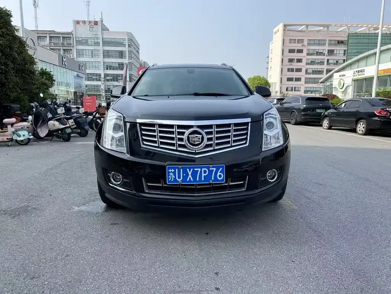 Cadillac SRX 3.0 L Leading