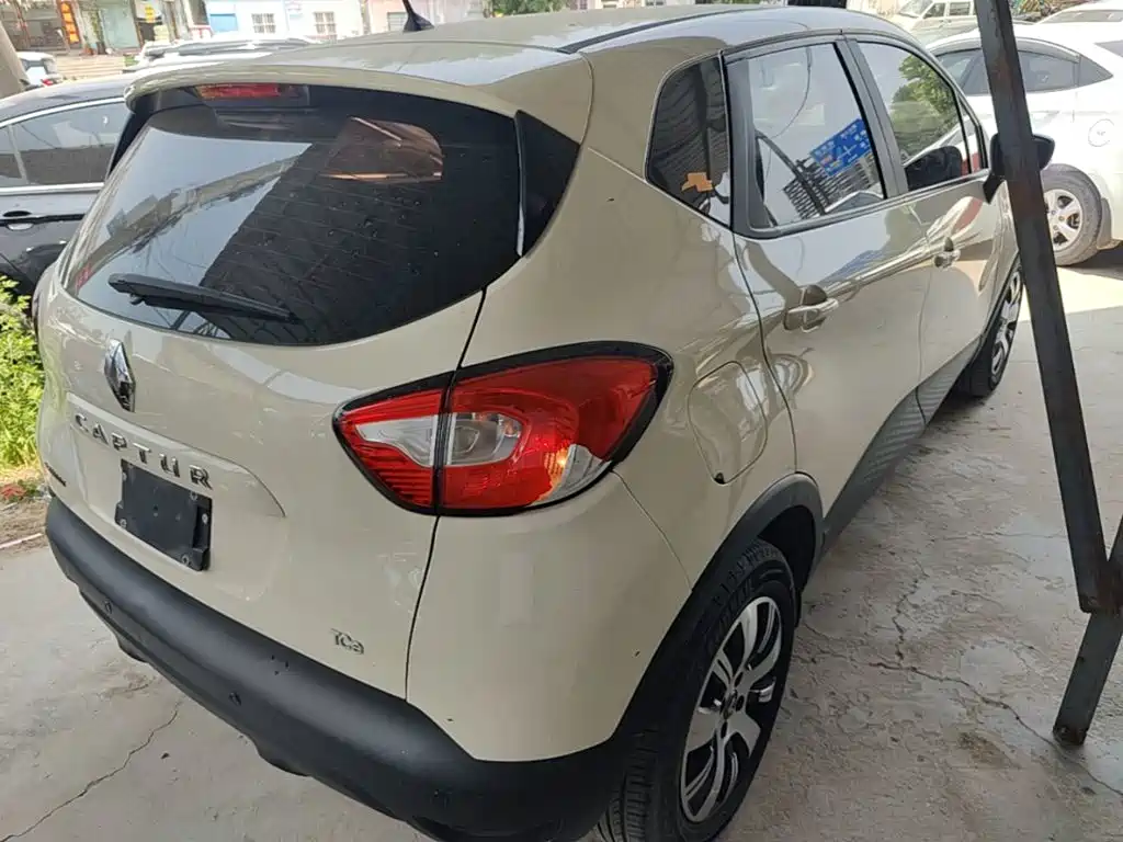 Captur 1.2 T Auto Standard