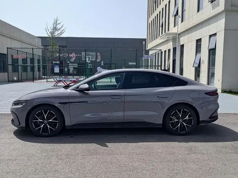 BYD Han DM-i Smart Drive 125 KM Honored