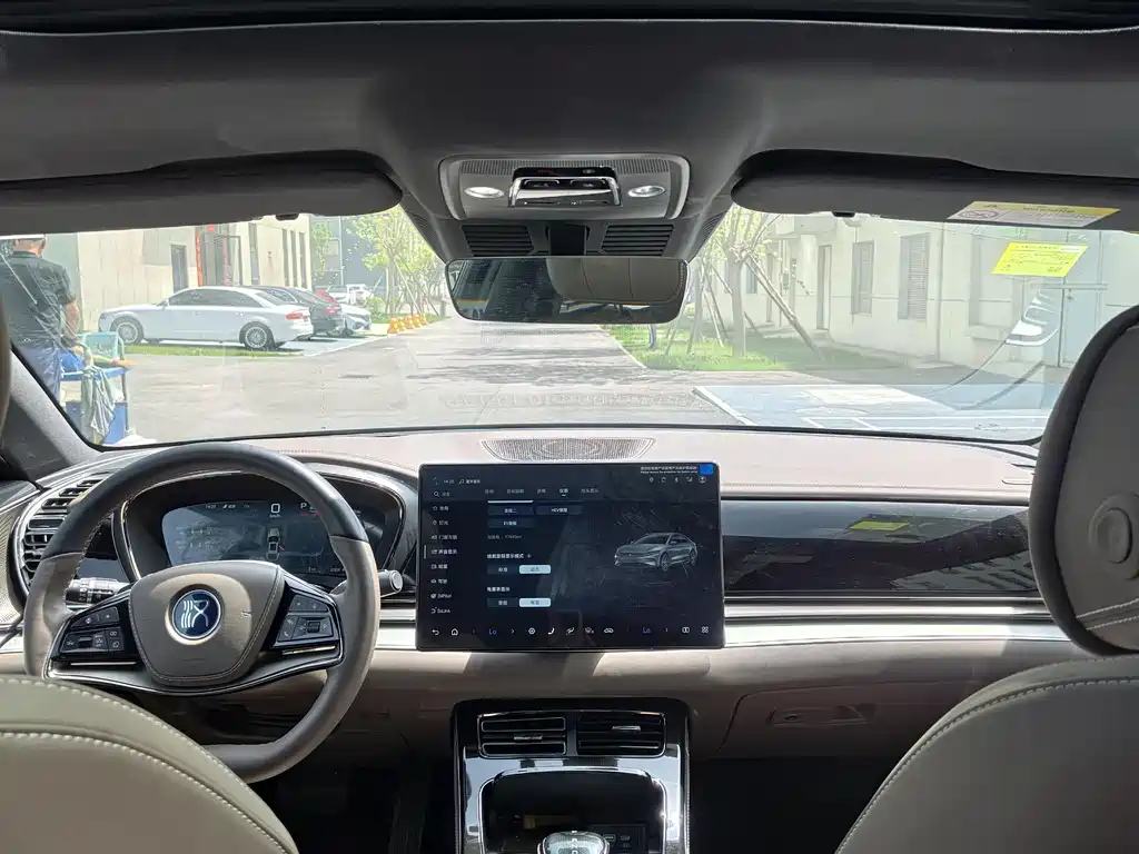 Han DM-i Smart Drive 125 KM Honored