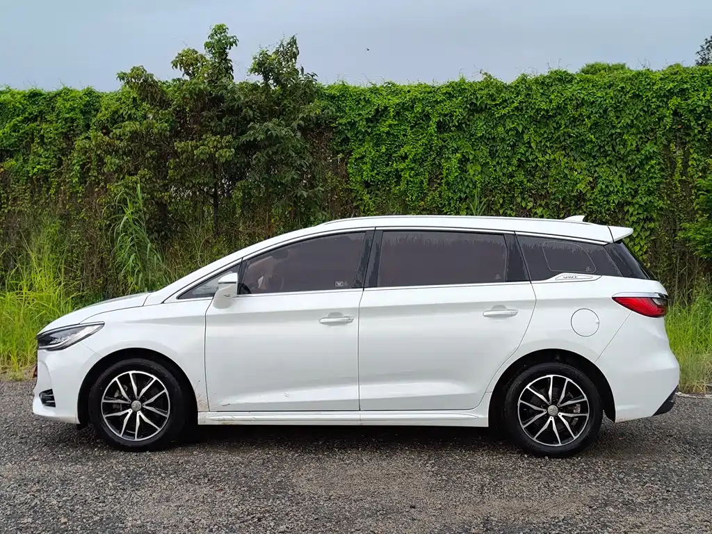 Song MAX 宋MAX 2018款 1.5 T 自动智联旗舰型 6座