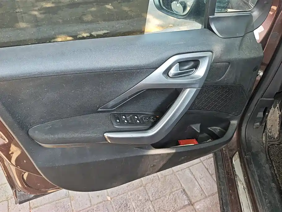 Peugeot 2008 2015 1.6 L Auto