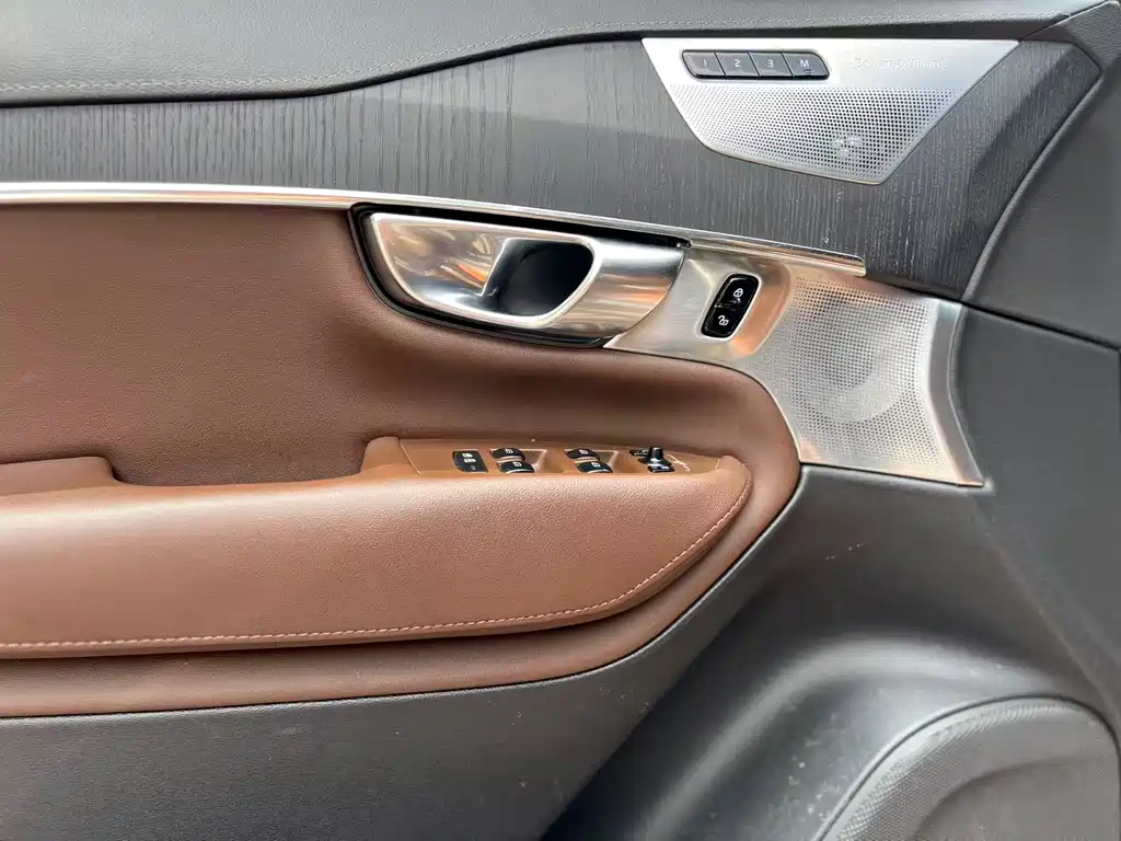 Volvo XC90 PHEV E Drive Hybrid T8 Smart Supreme Luxury 7-seat