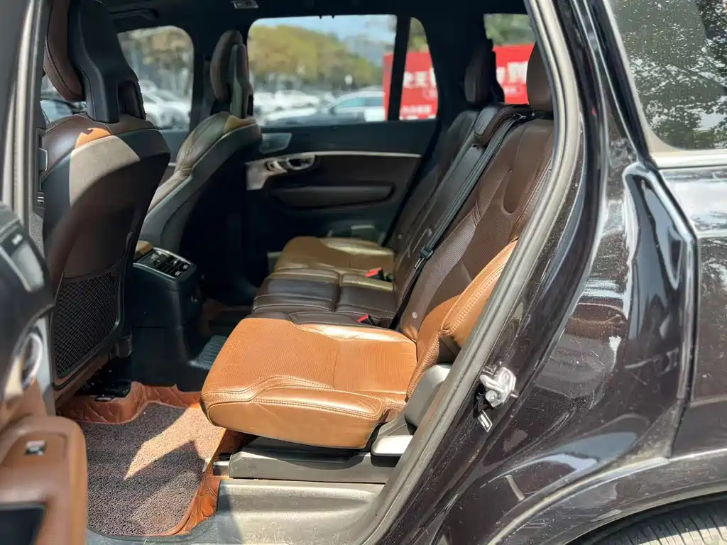 Volvo XC90 PHEV E Drive Hybrid T8 Smart Supreme Luxury 7-seat