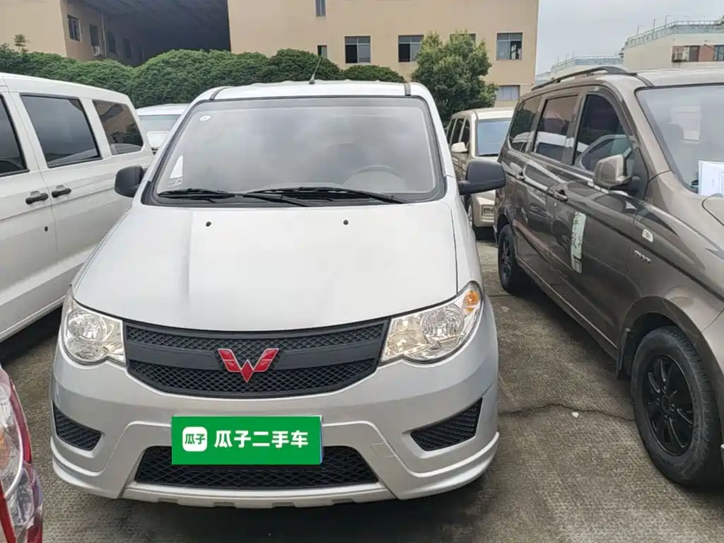 Wuling Hongguang 五菱宏光 2021款 改款 1.5 L S标准型 液压助力LAR
