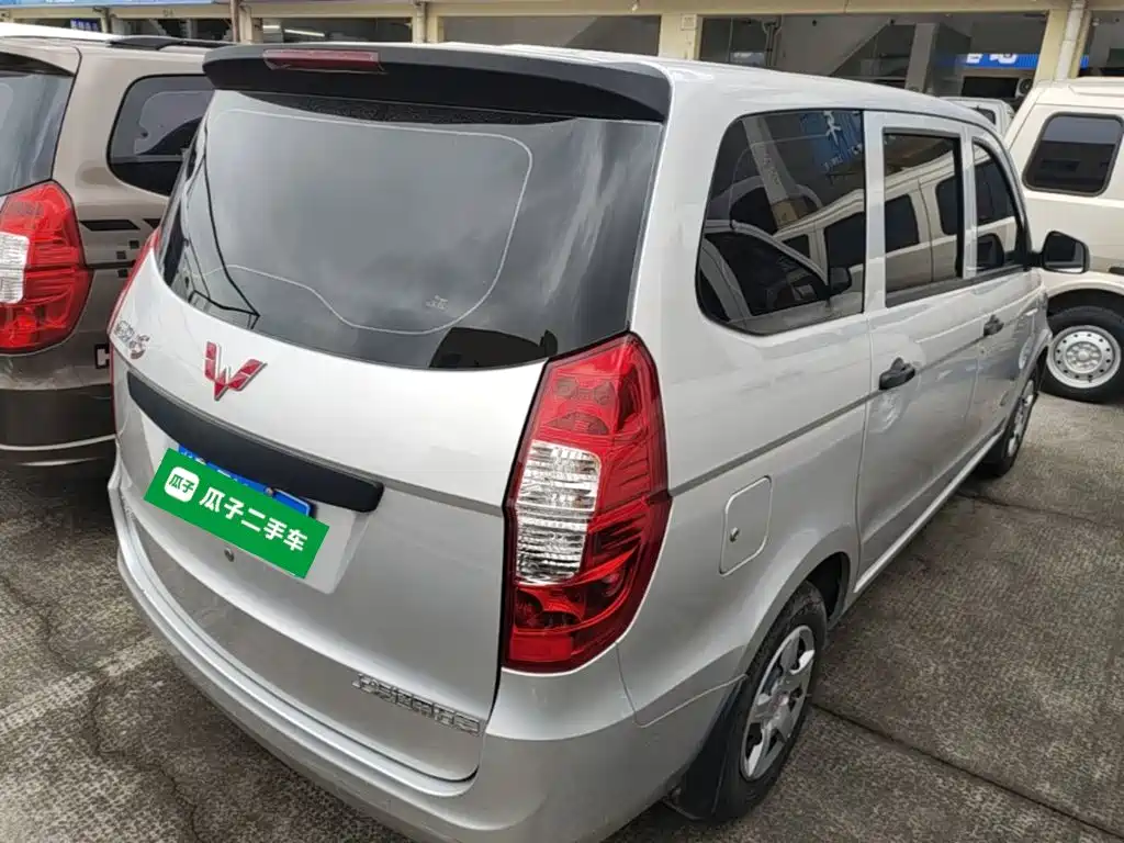 Wuling Hongguang 五菱宏光 2021款 改款 1.5 L S标准型 液压助力LAR