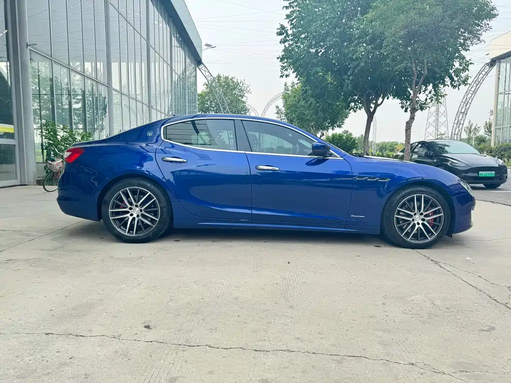 Ghibli 3.0 T Luxury CN-V