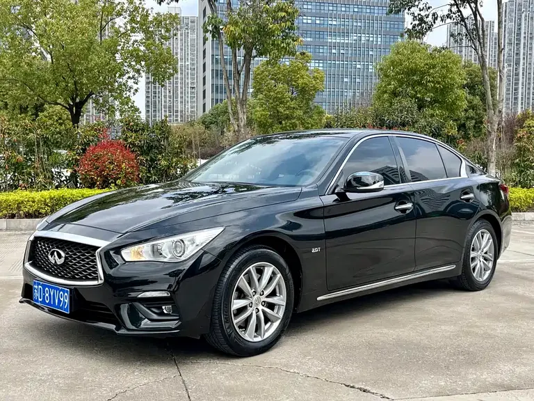 Infiniti Q50 L 2.0 T Comfort CN-V