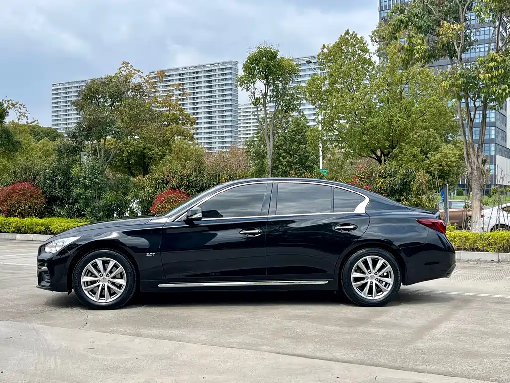 Infiniti Q50 L 2.0 T Comfort CN-V