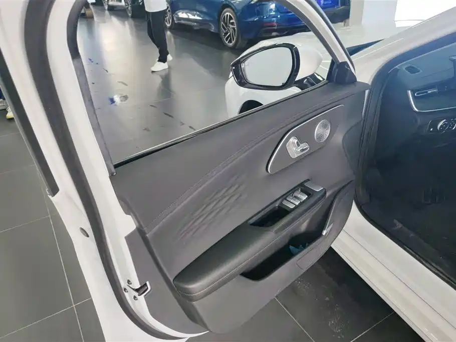 Fengyun A8 L 1.5 TGDI 145 km Luxury