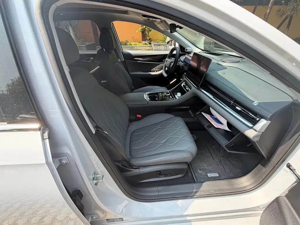 Galaxy A7 银河A7 EM 2025款 EM-i 70 km 豪享版
