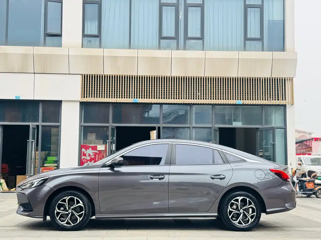 MG5 180 DVVT CVT Luxury