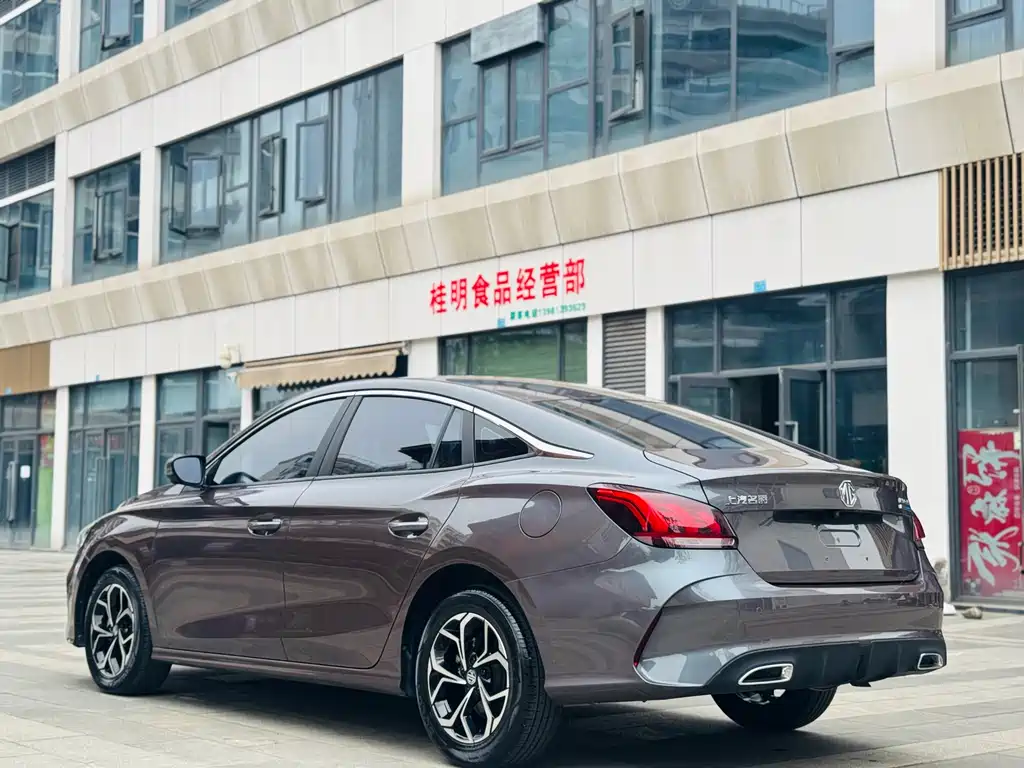 MG5 180 DVVT CVT Luxury