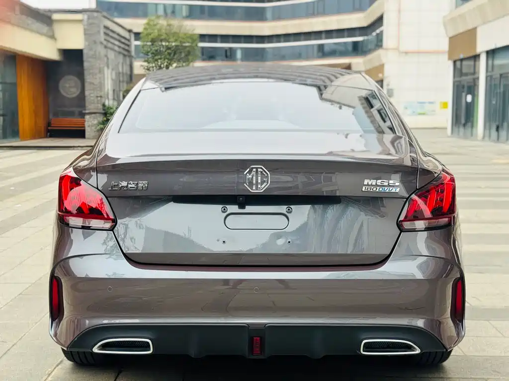 MG5 180 DVVT CVT Luxury