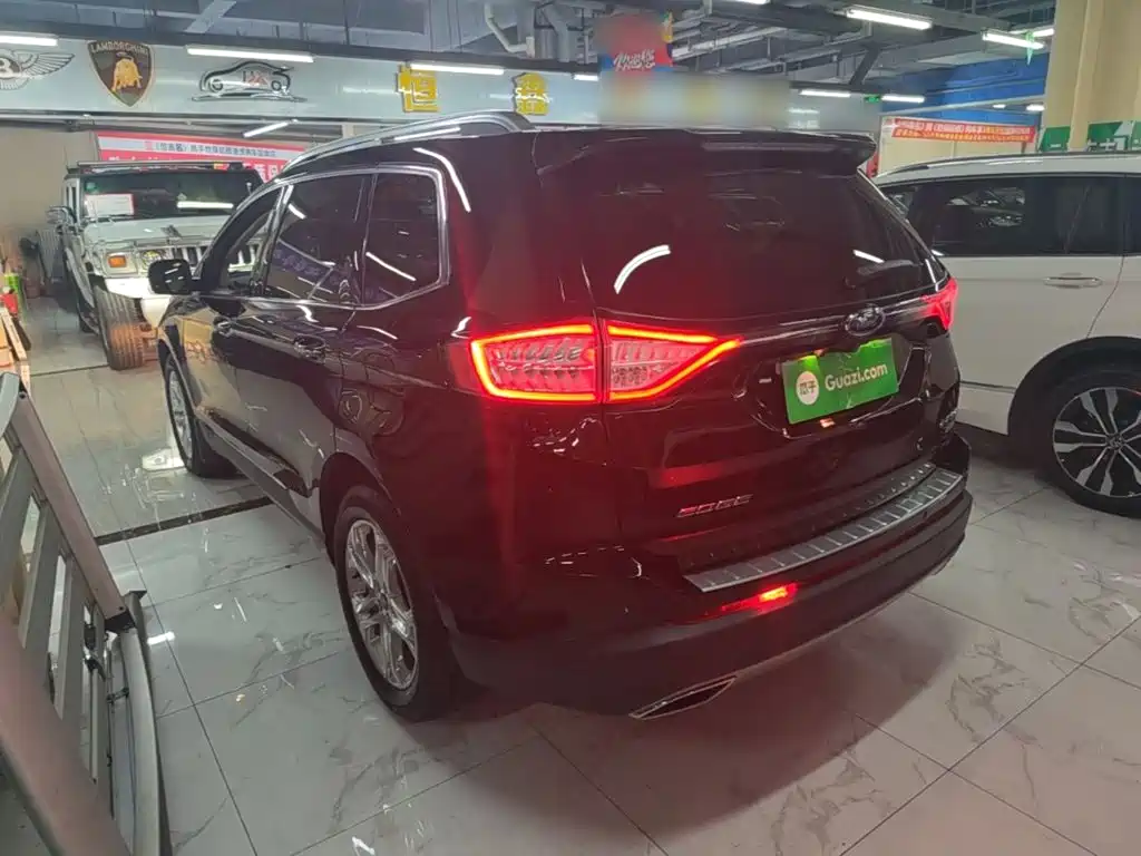 Edge EcoBoost 245 4 WD Grand Sharp 7-seat