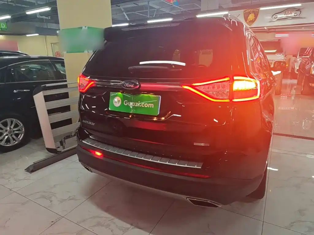 Edge EcoBoost 245 4 WD Grand Sharp 7-seat
