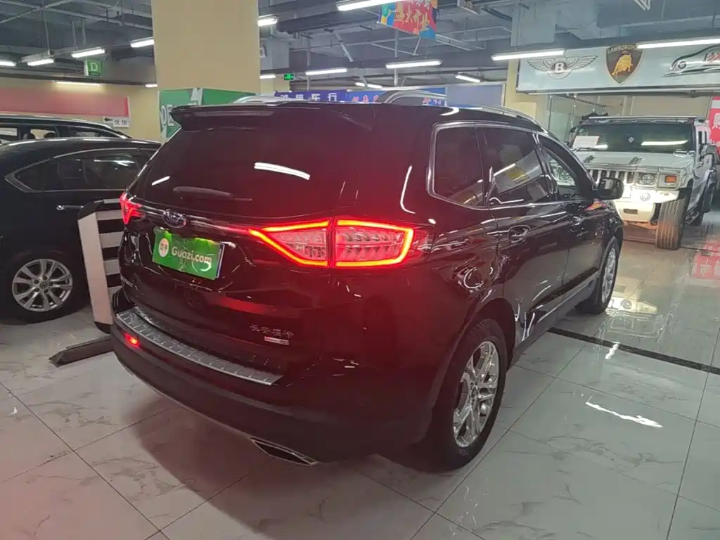 Edge EcoBoost 245 4 WD Grand Sharp 7-seat