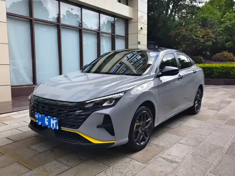 Dongfeng Yixuan Mach 1.5 T Auto Dream Chaser Knight