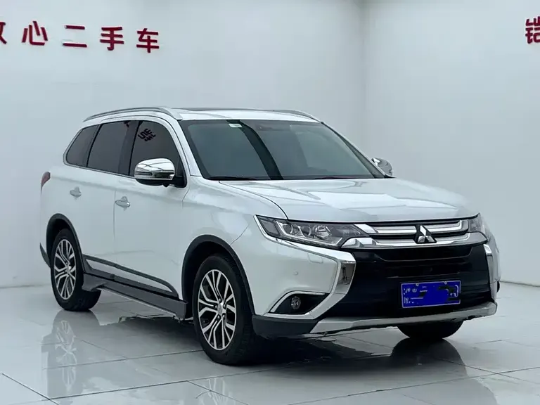 Mitsubishi Outlander 2.4 L 4 WD Elite 5-seat