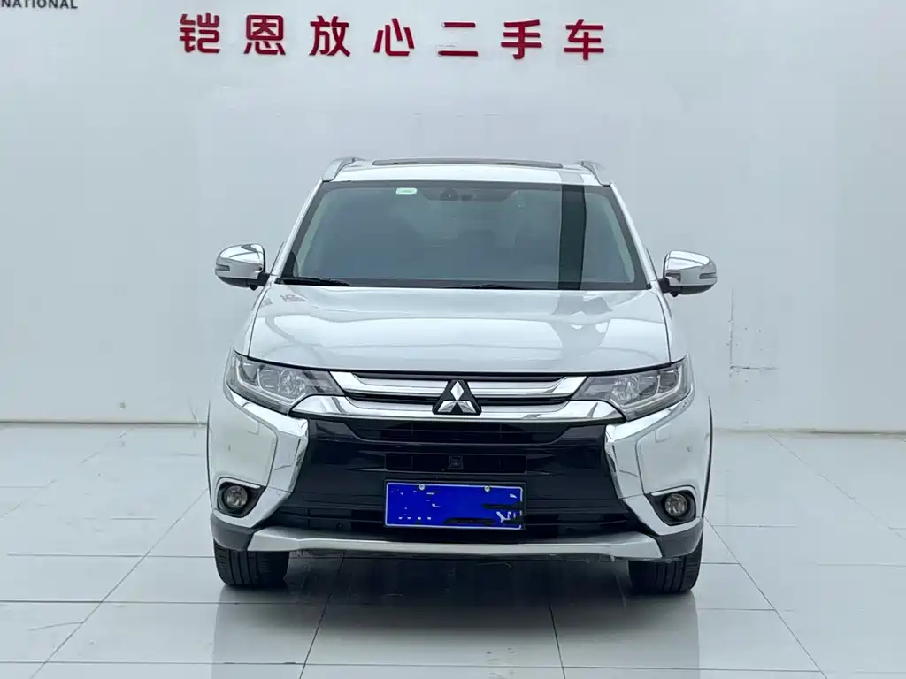 Outlander 2.4 L 4 WD Elite 5-seat