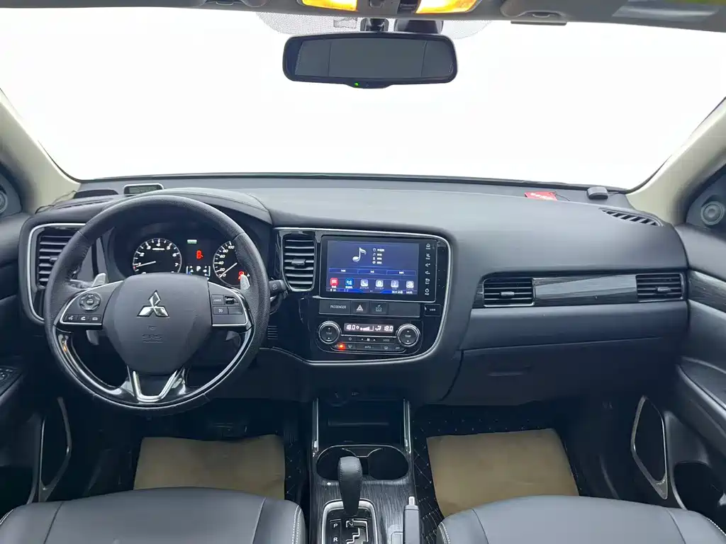 Outlander 2.4 L 4 WD Elite 5-seat