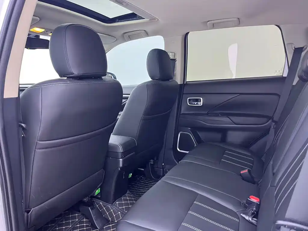 Outlander 2.4 L 4 WD Elite 5-seat