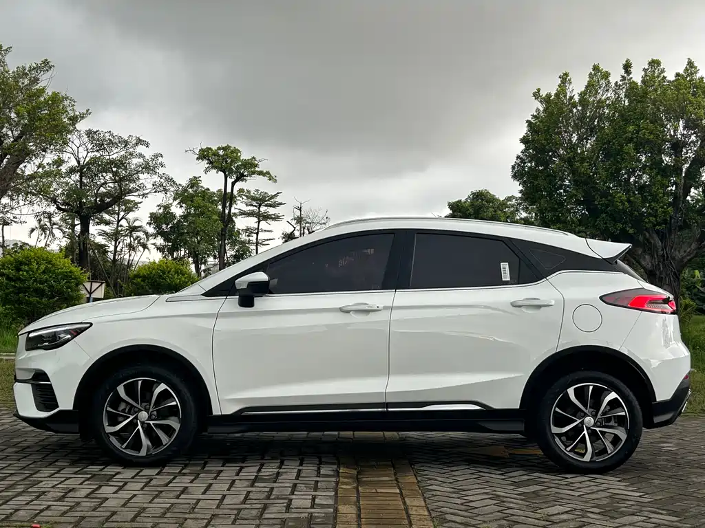 Emgrand S 1.4 T CVT Crossover Player