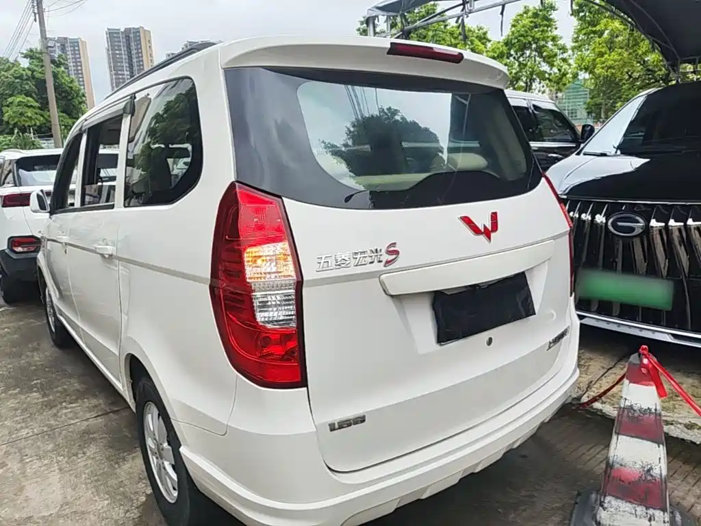 Wuling Hongguang 1.5 L S Standard