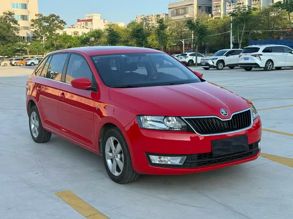 Rapid Spaceback Facelift 1.6 L Auto Creation
