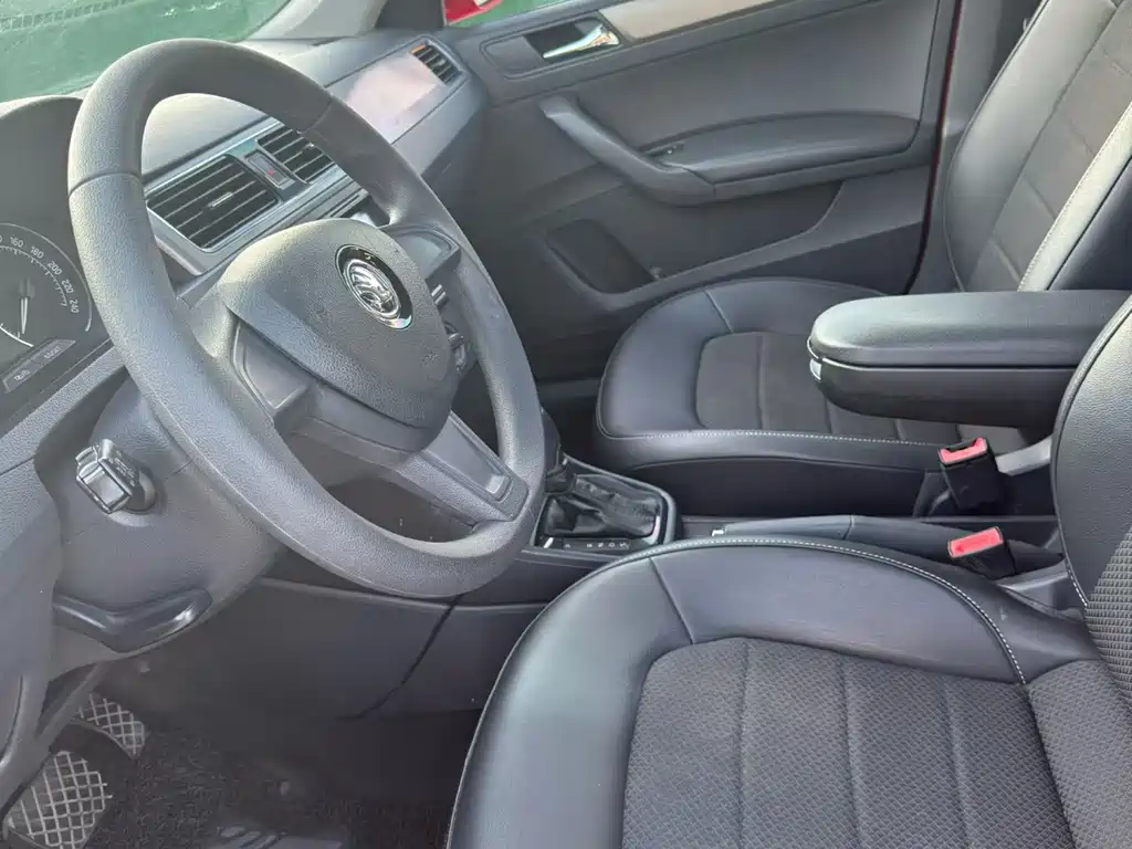Rapid Spaceback Facelift 1.6 L Auto Creation