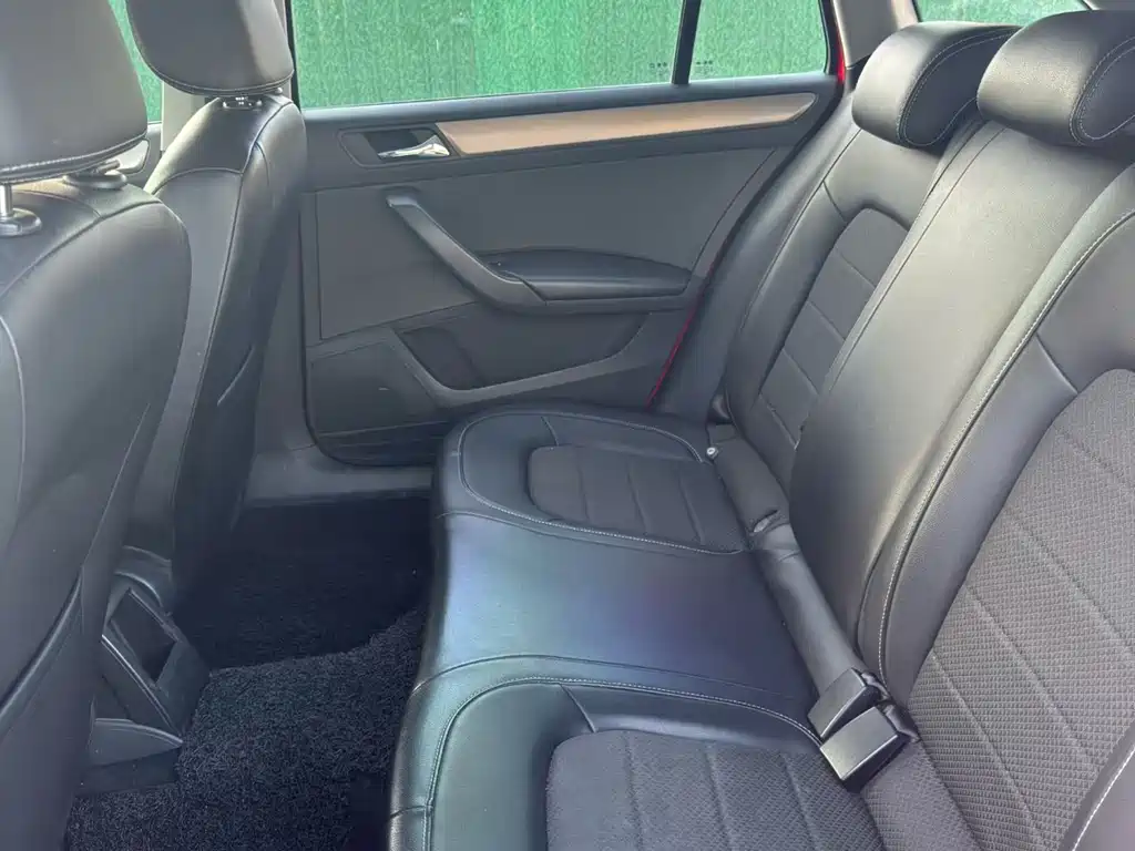 Rapid Spaceback Facelift 1.6 L Auto Creation